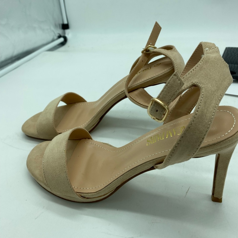Brand new dream pairs faux suede heels 3 1/2 “